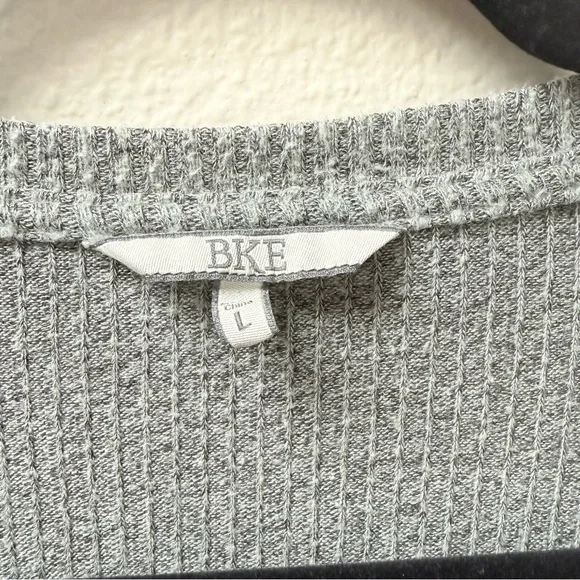 BKE Gray Ribbed V Neck Top L Long Sleeve Soft Casual Layering Tee - Picture 3 of 6